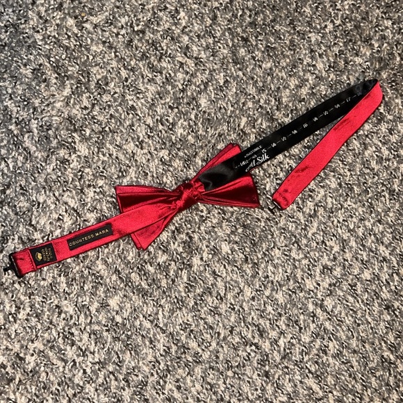 Red adjustable bow tie - Picture 8 of 8